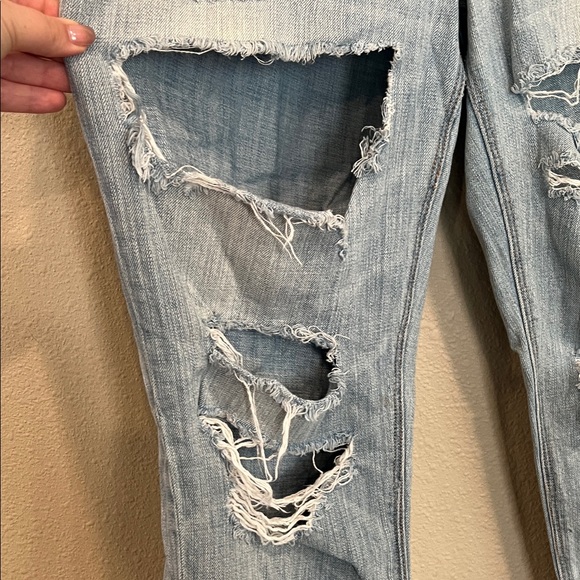 American Eagle Outfitters Light Blue Ripped Boyfriend Jeans - Picture 4 of 6